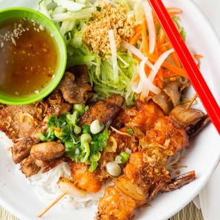 S6 Triple Delight Vermicelli - Bún Thit Tôm Nuong Dac Biêt